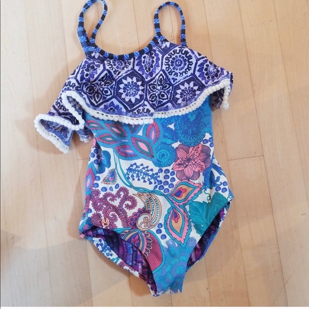 EUC Size 6 Maaji swim suit. No peeling on bottom.